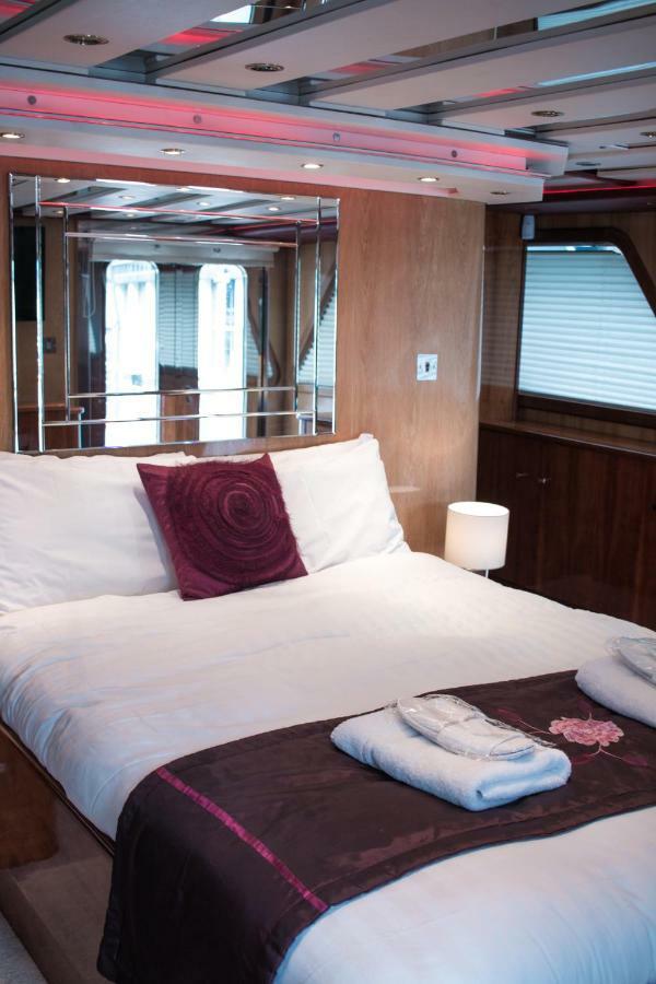 Hotel Absolute Pleasure Yacht Londyn Zewnętrze zdjęcie